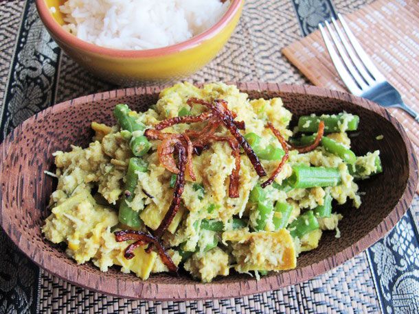 Balinese Chicken Lawar Recipe Image
