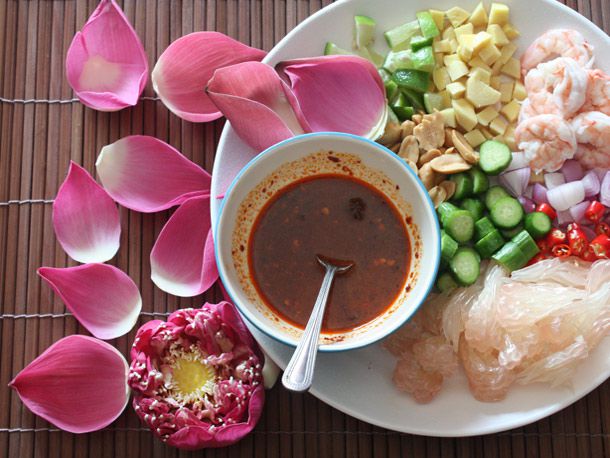 Thai Pomelo and Shrimp Salad (Miang Som O) Recipe Image