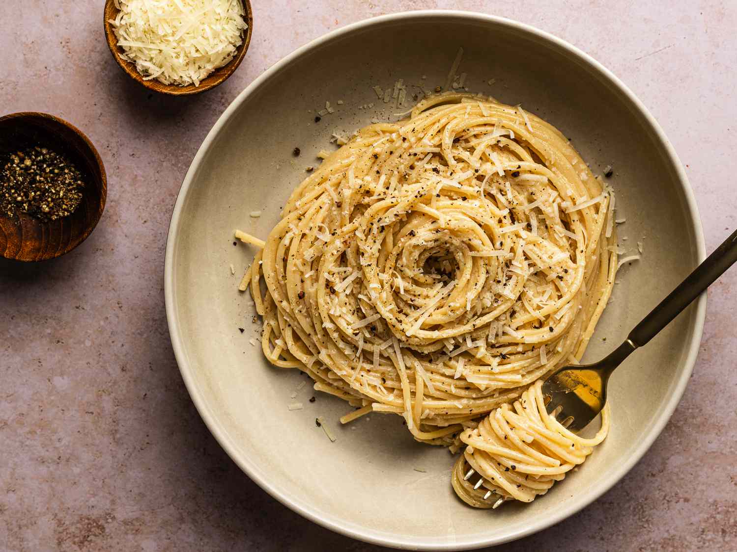 Cacio e Pepe (Spaghetti With Black Pepper and Pecorino Romano) Recipe Image