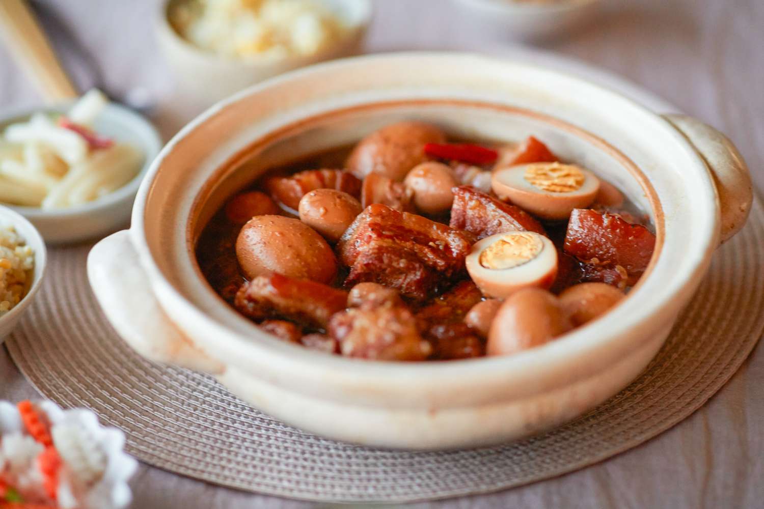 Thịt Kho Trứng (Braised Pork Belly and Eggs) Recipe Image