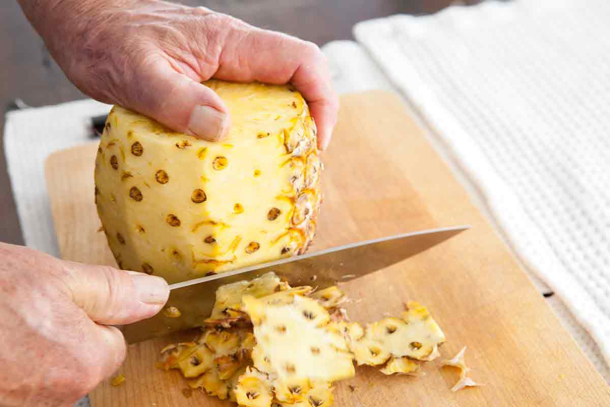 How to Cut a Pineapple Image