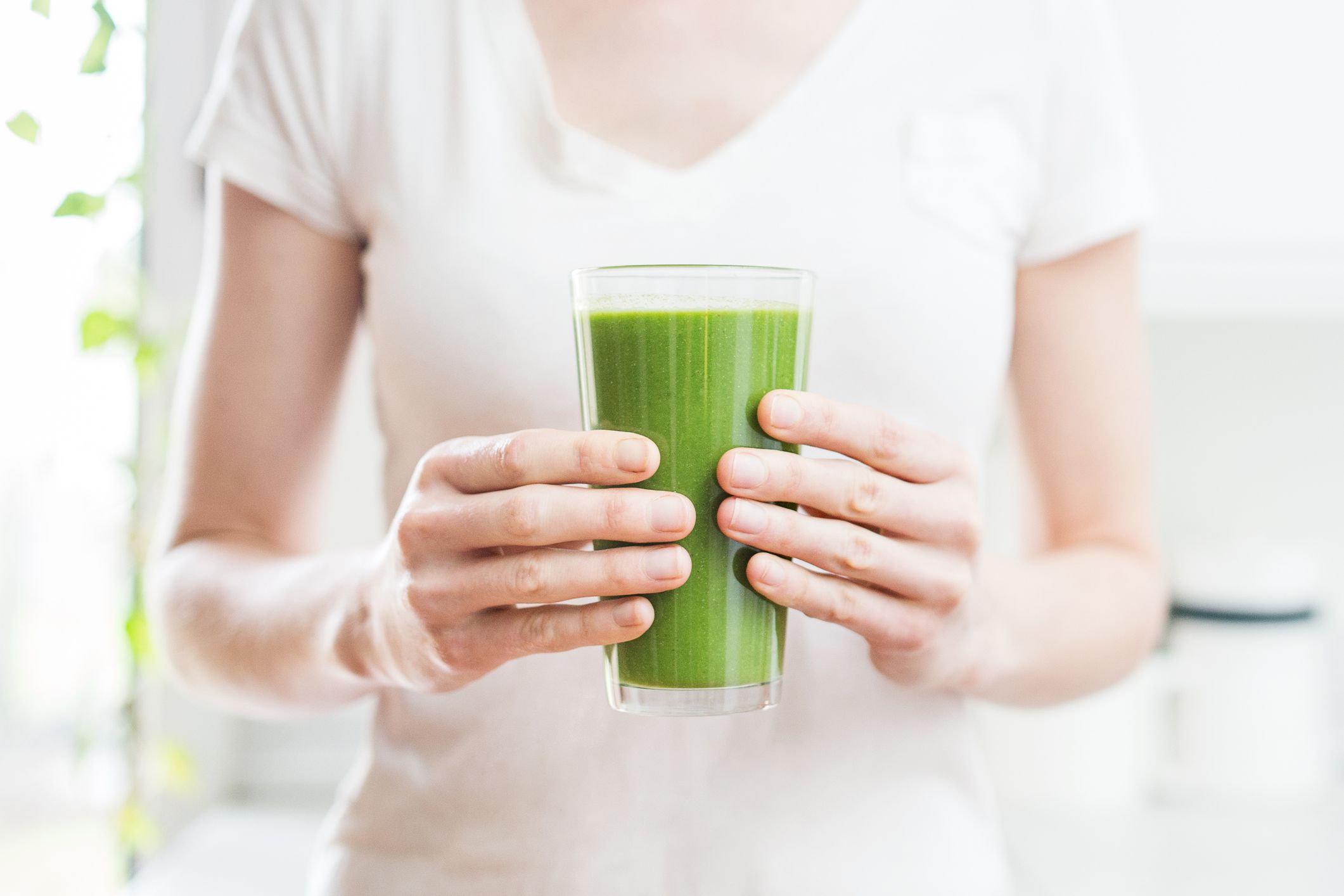 Gluten-Free Spinach and Macadamia Nut Milk Smoothie Image