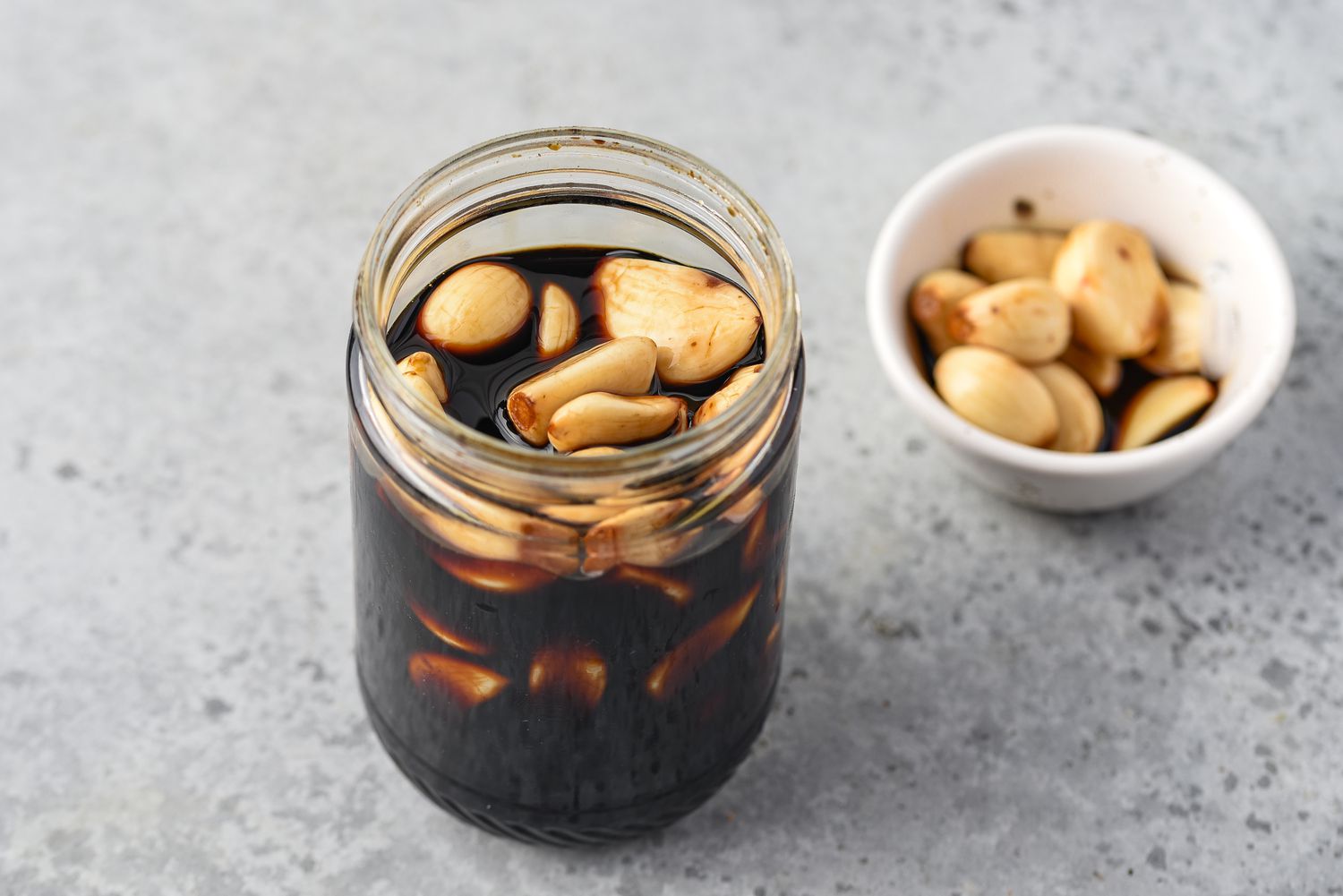 Korean Pickled Garlic (Manul Changachi) Recipe Image