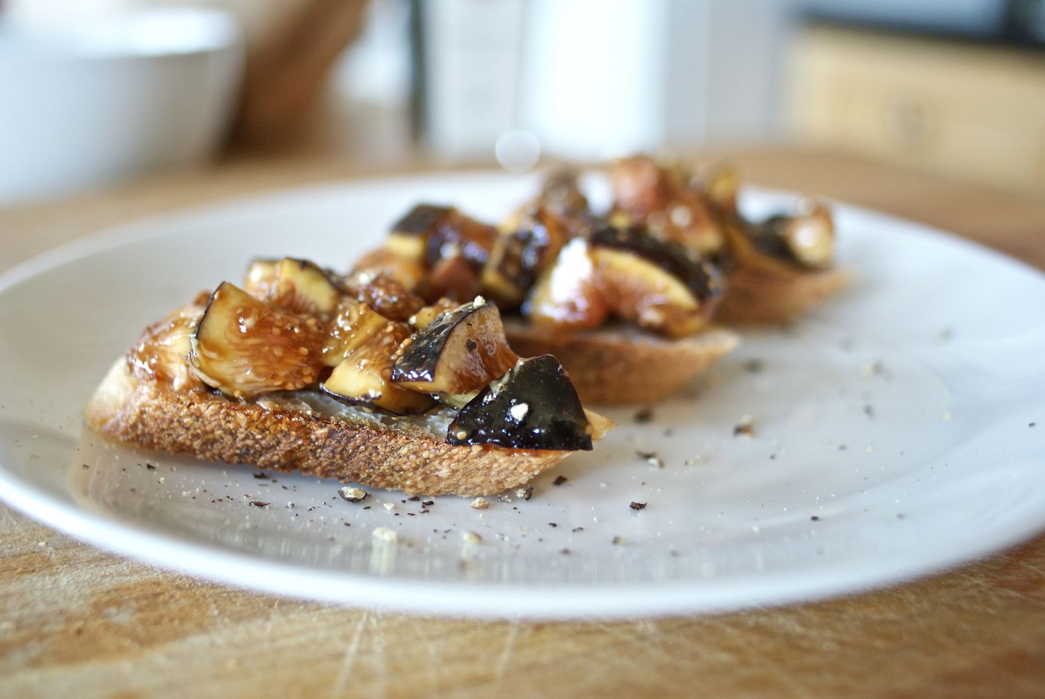 Easy Fig Crostini Appetizer Recipe Image